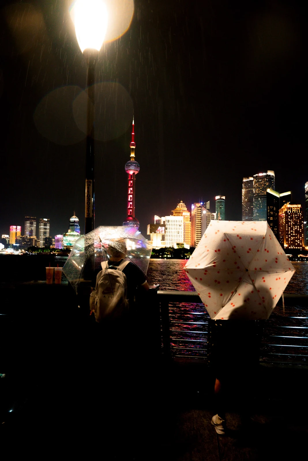 雨夜外滩：偶然与等待，照片 2