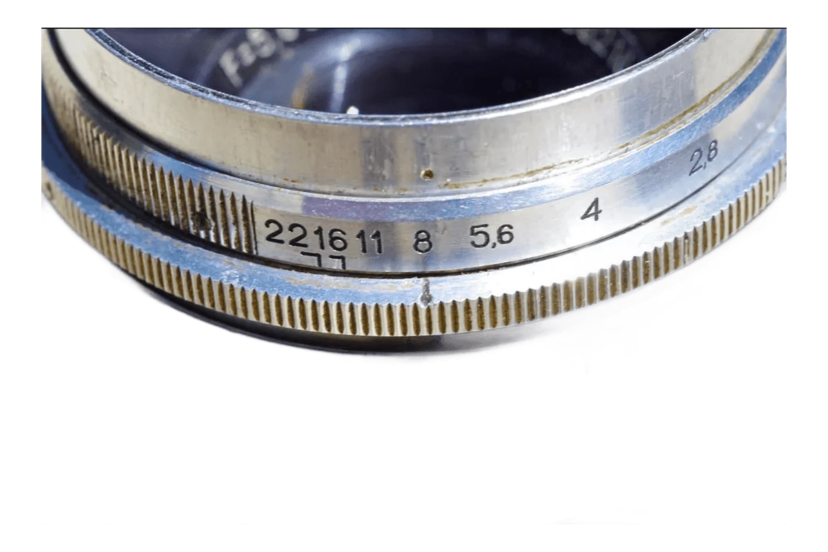Helios-44 58mm f/2 Helios-44 · 早期银色版 的镜身外观参考